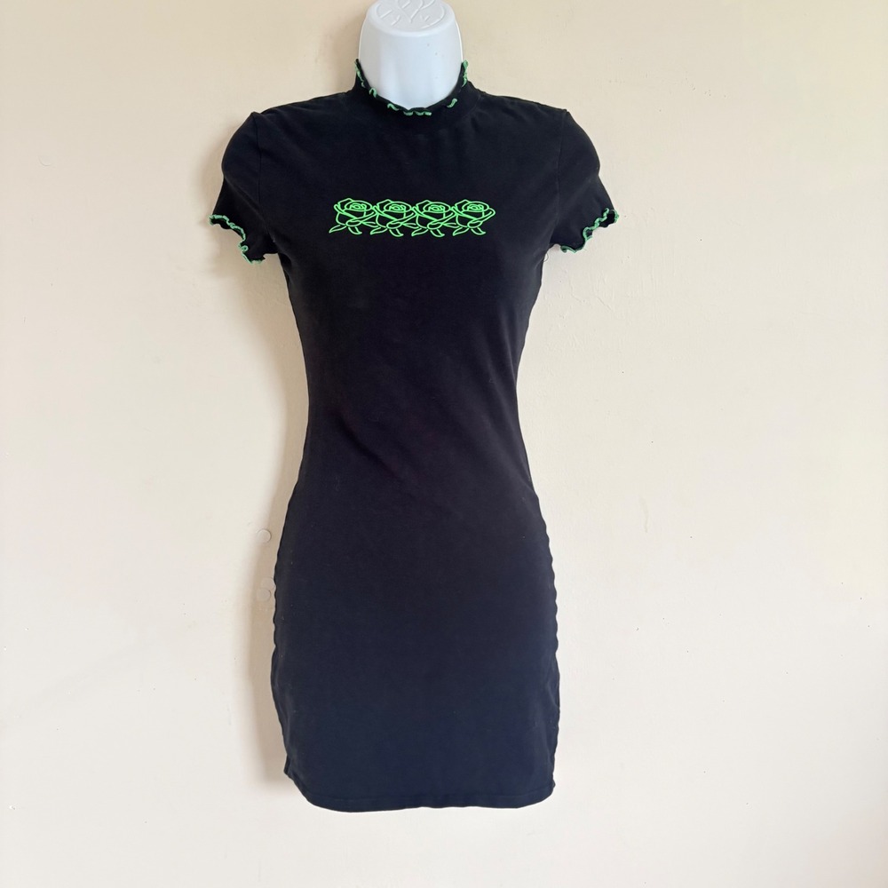 A.Lab Zumiez Blak Bodycon Neon Green Rose Print Ruffle Neck Mini Dress XS - Picture 3 of 16